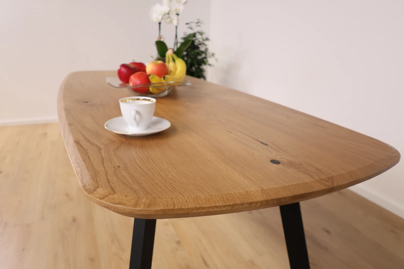 The Vista European Oak Dining Table with Angular V-Base – product view 8