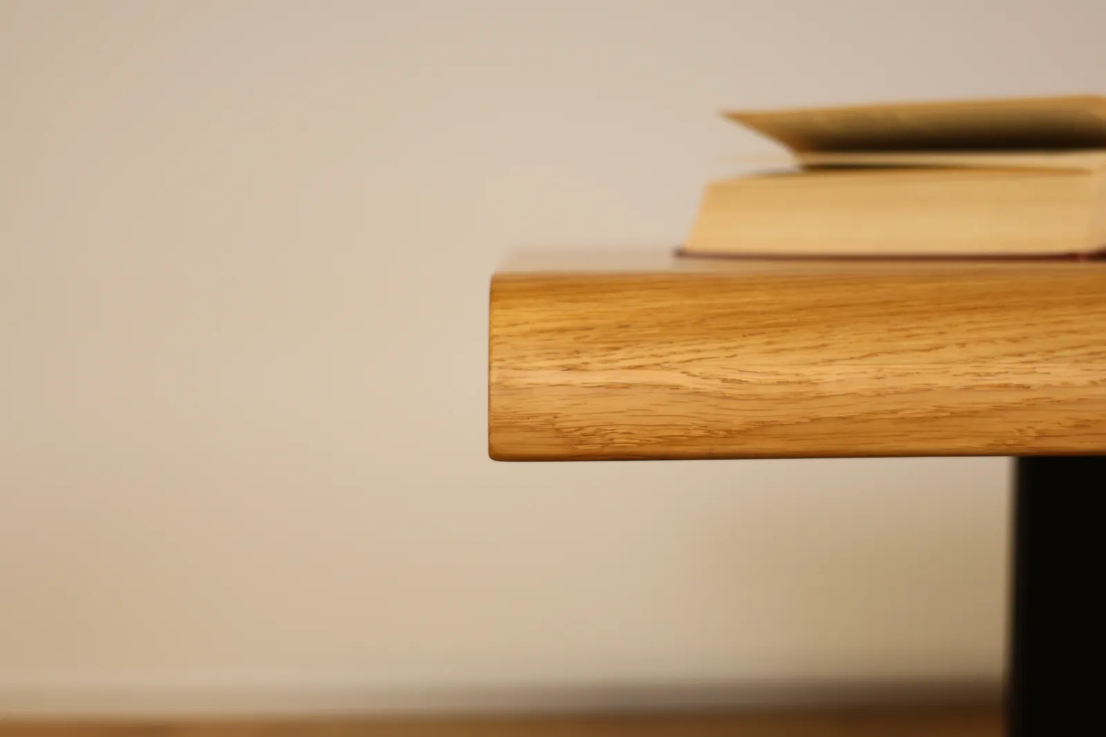The Horizon XL Live-Edge European Oak Dining Table – product view 10