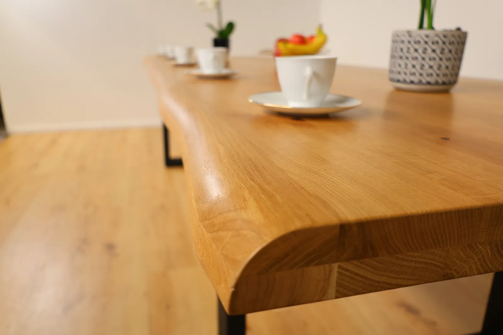 The Horizon XL Live-Edge European Oak Dining Table – product view 17