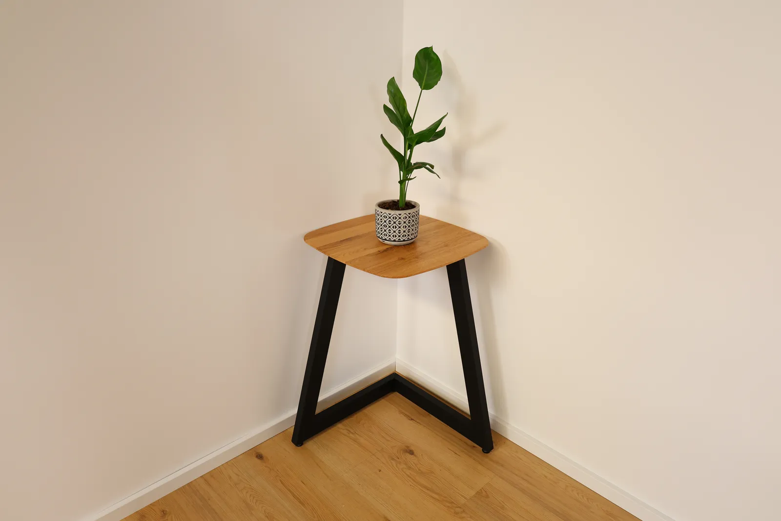 The Nordic Nest Triangular European Oak Plant Stand – product view 3