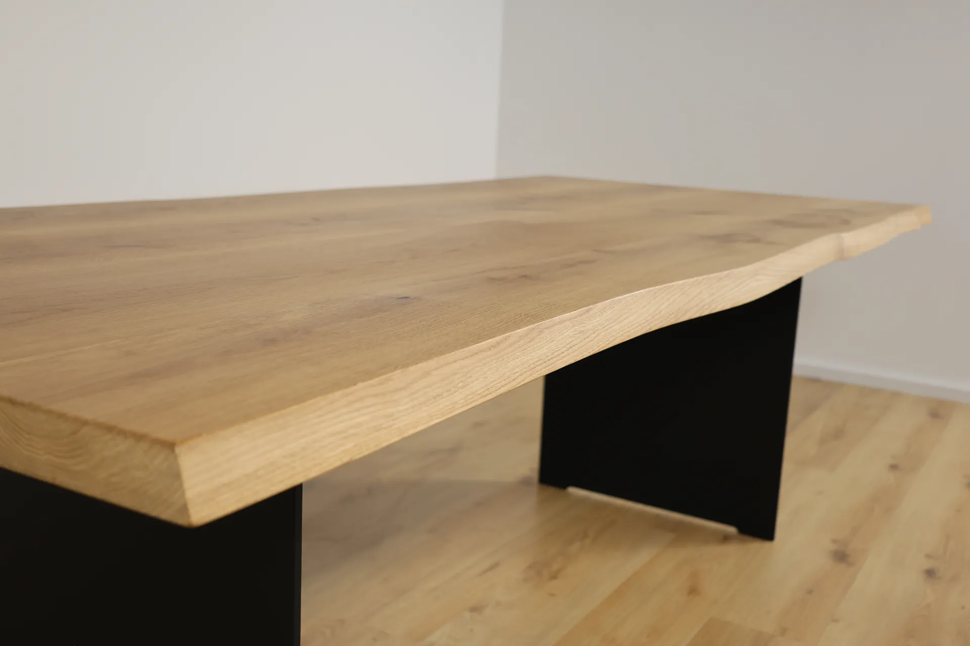 The Meridian Eettafel – met afgeschuinde rand