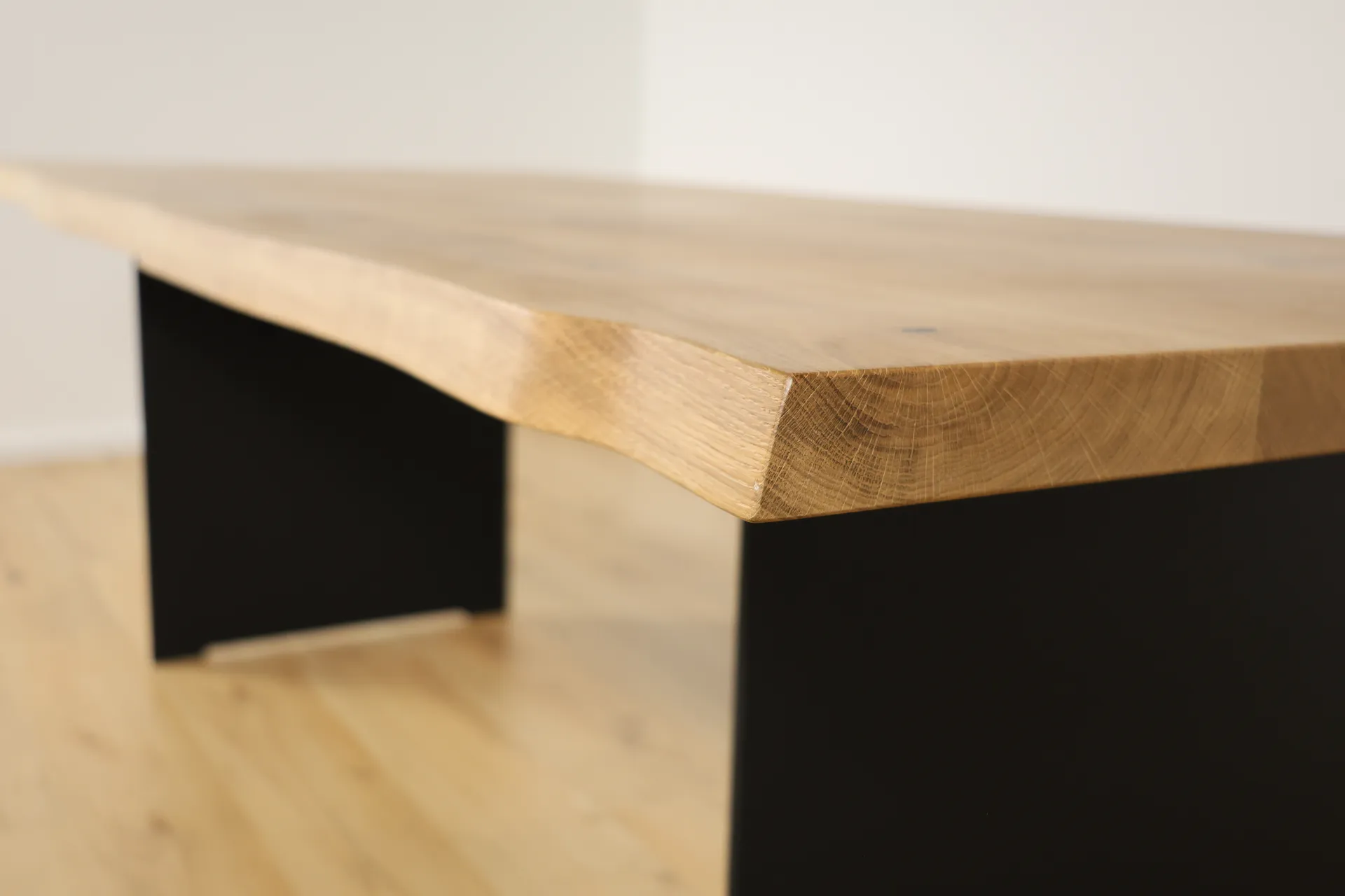 The Meridian 220cm Bevelter Esstisch aus Eiche – Produktansicht 8
