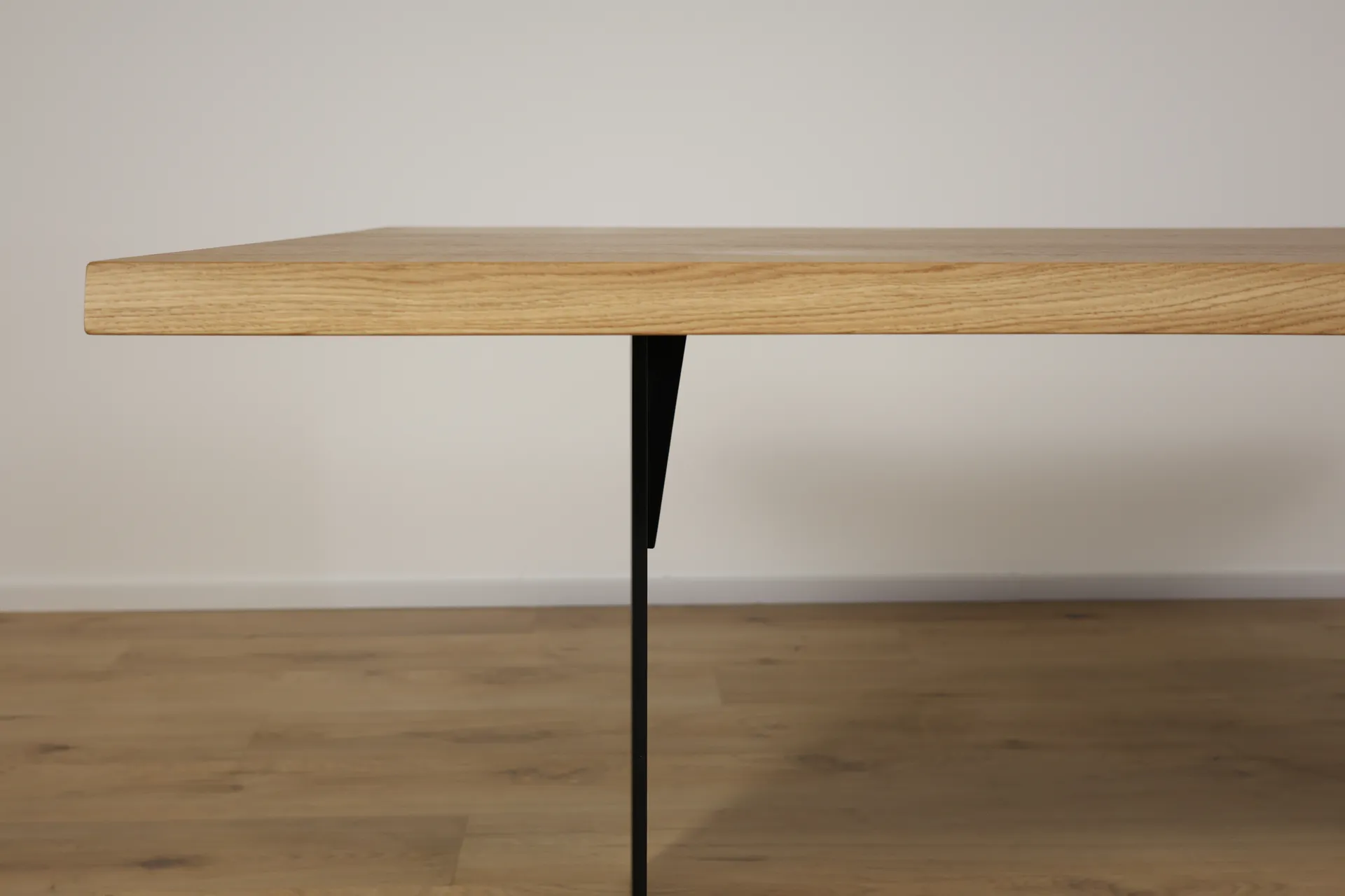 The Meridian 220cm Bevelter Esstisch aus Eiche – Produktansicht 6