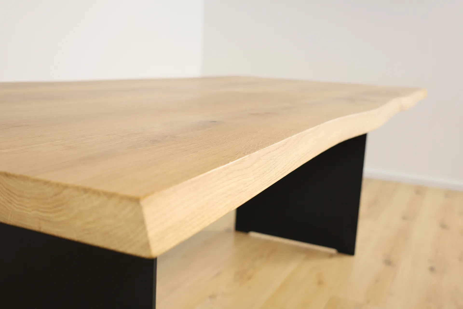 The Meridian 220cm Bevelter Esstisch aus Eiche – Produktansicht 7