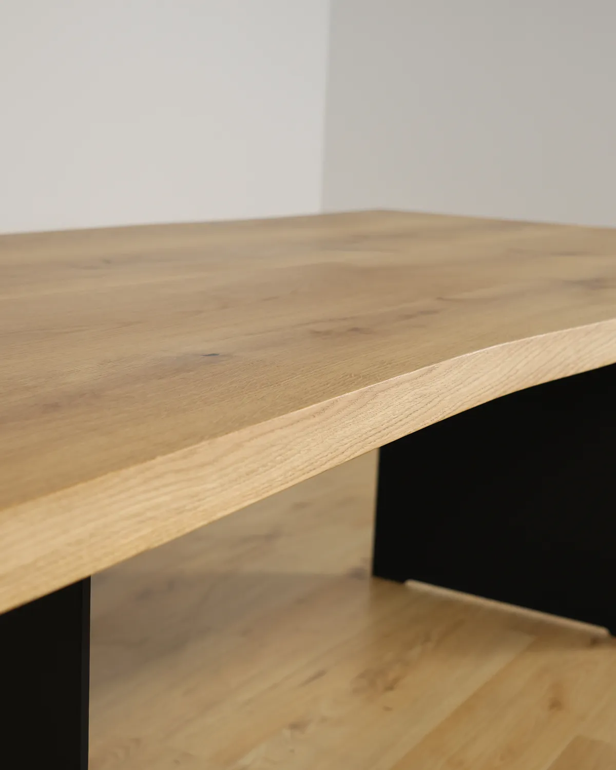 The Meridian 220cm Bevelter Esstisch aus Eiche – Produktansicht 11