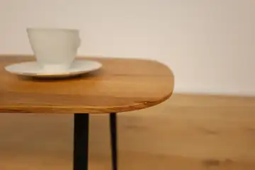 Couchtisch aus massiver Eiche 100 × 50 cm – Schweizer Kante – Produktansicht 5