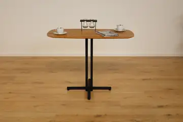 Massiver Eichen-Bistrotisch für Balkon, Wintergarten und kleine Wohnräume.