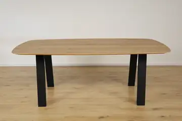 Bootsform Esstisch aus massiver Eiche 200×100 | Schweizer Kante | Arsam Möbel Manufaktur – Produktansicht 2