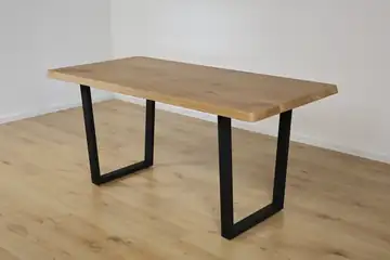 The Meridian 160cm Bevelter Esstisch aus Eiche mit Spider-Gestell – Produktansicht 3