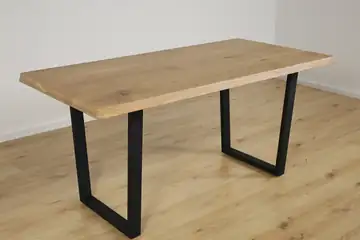 The Meridian 160cm Bevelter Esstisch aus Eiche mit Spider-Gestell – Produktansicht 4