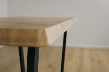 The Meridian 160cm Bevelter Esstisch aus Eiche mit Spider-Gestell – Produktansicht 8