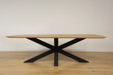 Esstisch Eiche Massiv 240 × 120 cm – Bootsform mit Schweizer Kante & Spider-Gestell – Produktansicht 3